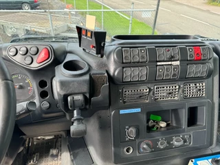 Iveco EuroTrakker 2008 - 410 8X4 CIFA PUMP 24M + MIXER FULL STEEL + REMOTE CONTROL image 24
