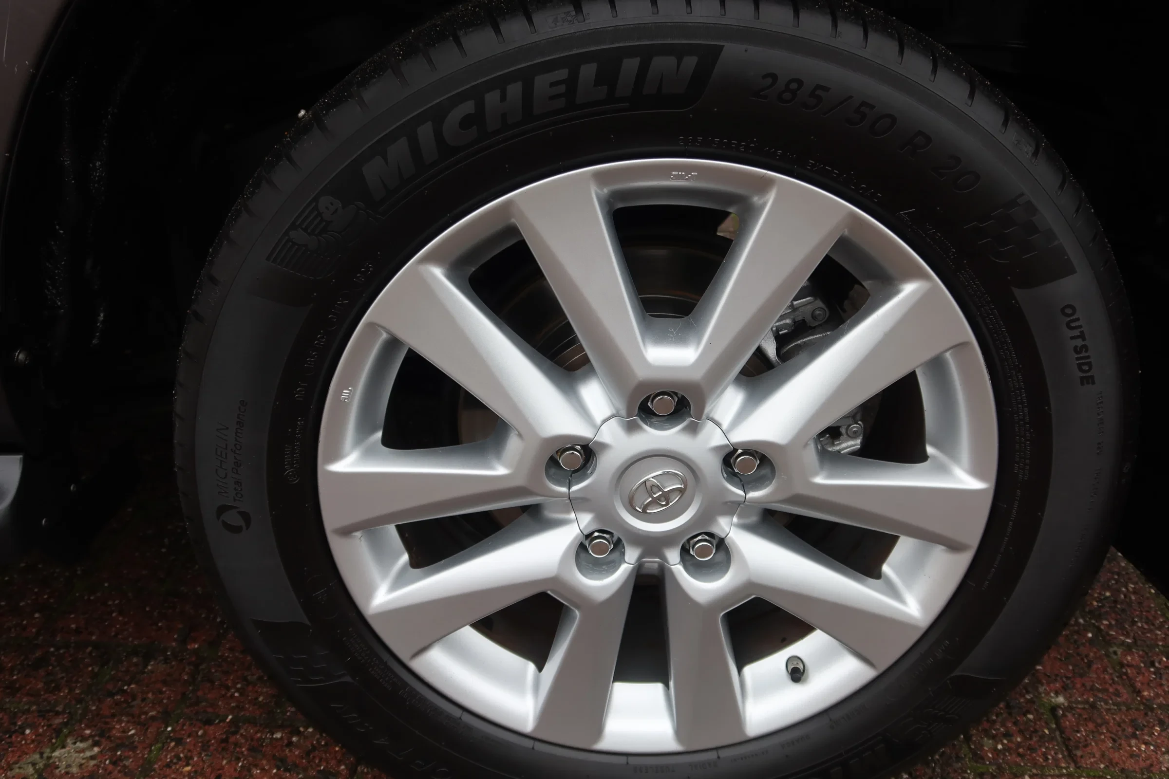Toyota Land Cruiser 2016 - (200 SERIES) V8 200 5.5 Executive 7 persoons. Luchtvering. €42.500.- Marge immagine 12