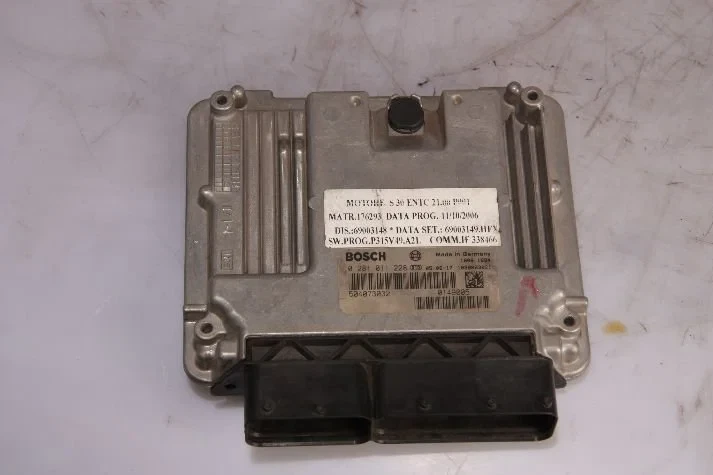 Iveco - Electrical System Motorstuurdoos 281011228 image 1