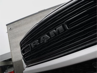 Dodge Ram 1500 2022 - 5.7 V8 4x4 Crew Cab Limited Night immagine 11