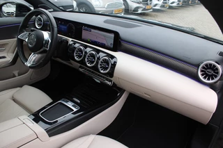 Mercedes-Benz A-Class 2024 - 250e AUT8 Luxury Line PANORAMADAK BURMESTER SFEER 360-CAMERA TREKHAAK obrazek 12