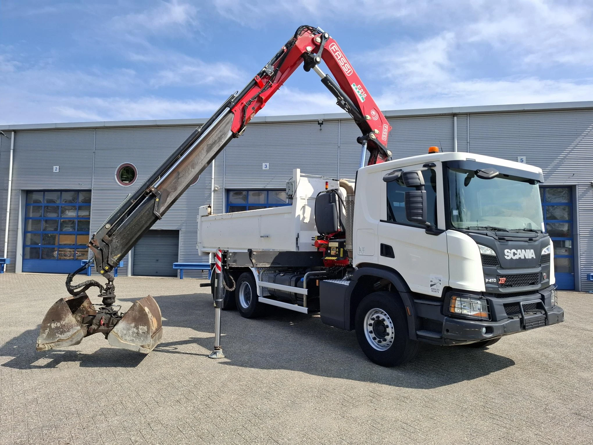 Scania P - NGS XT P410 / 6X4 / RETARDER / ONLY:192584 KM / BIG AXLE / FASSI F215A / REMOTE / ROTATOR / 2SIDE TIPPER / FULL-STEEL / DRUM BRAKES / TUV:01-03-2027 / EURO-6 / 2018 afbeelding 5