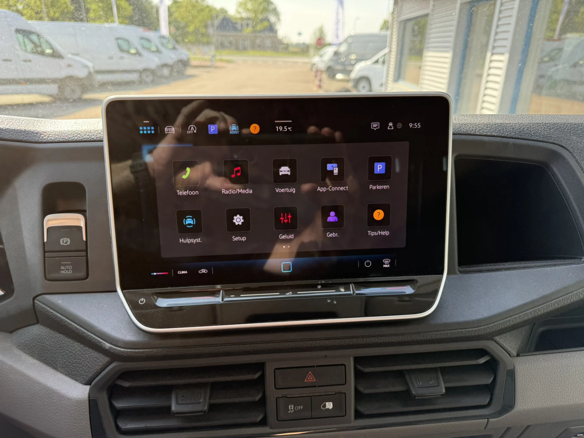Volkswagen Crafter 2024 - 30 2.0 TDI L3H3 Trendline Airco/Apple-Android carplay afbeelding 8
