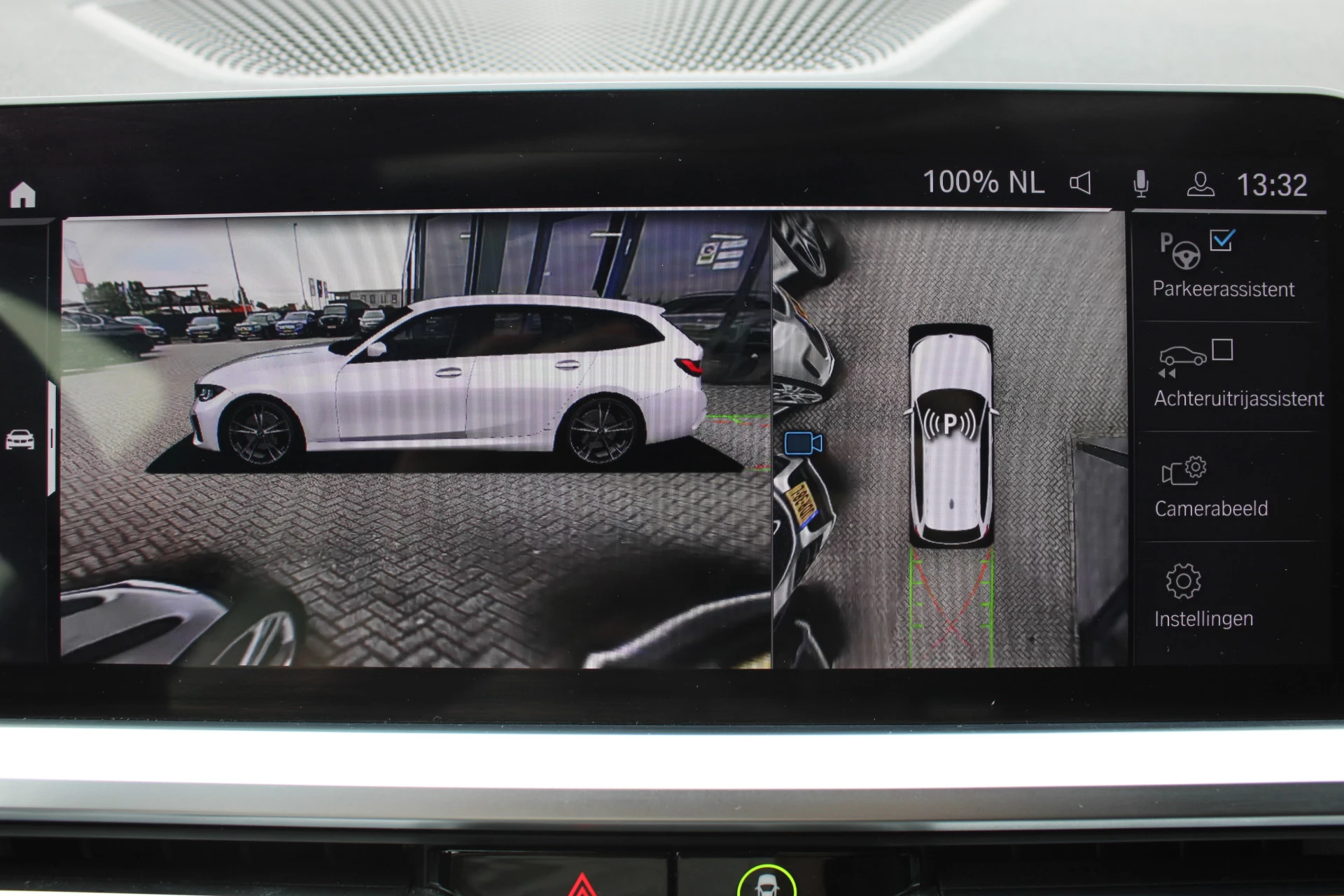 BMW 3 Series 2022 - Touring 330e High Executive M-SPORT SHADOW PANORAMADAK MEMORY 360-CAMERA KEY-LESS CARPLAY TREKHAAK obrázek 30