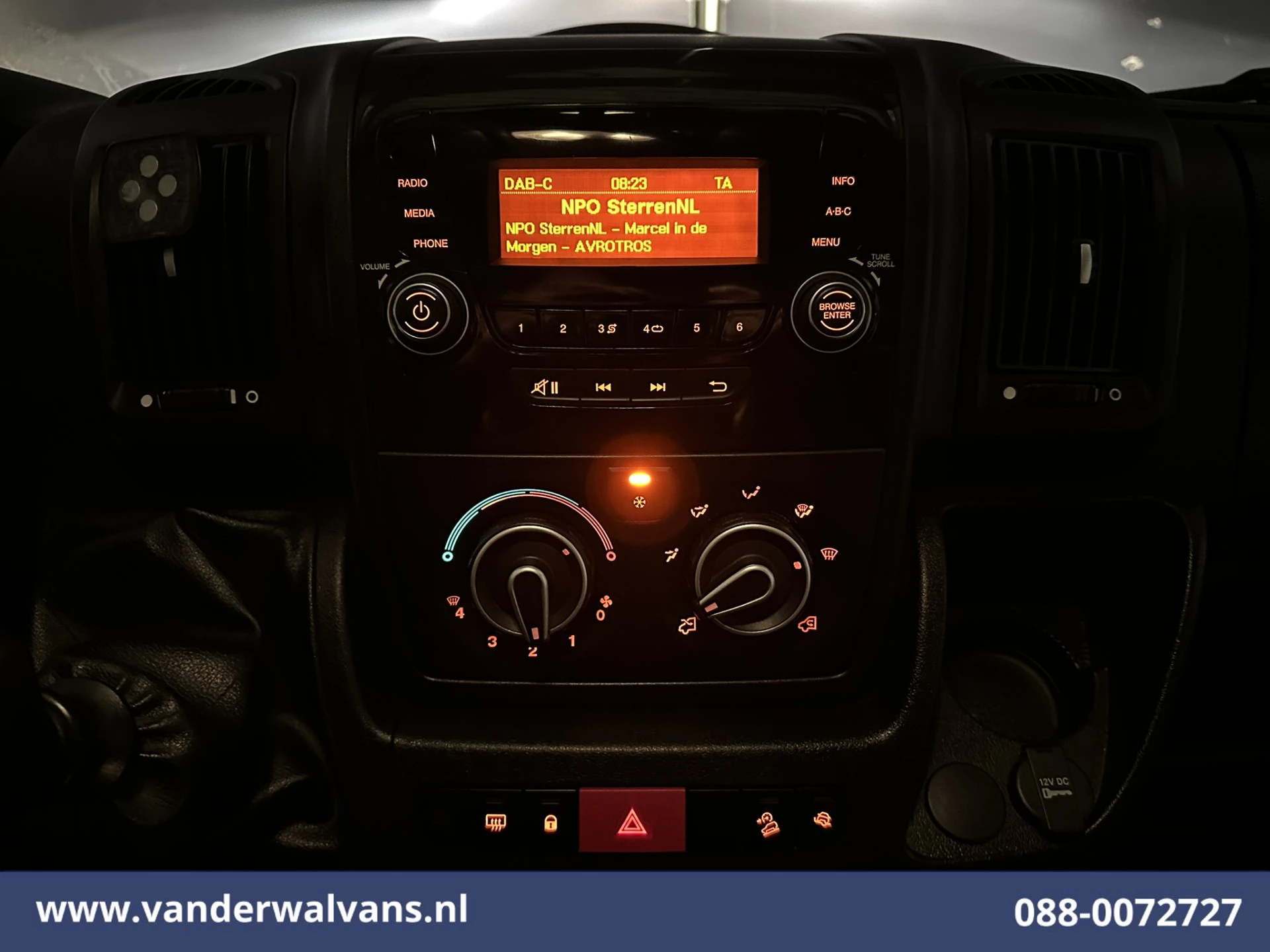 Peugeot Boxer 2022 - 2.2 BlueHDi 141pk Bakwagen 435cm Lang Laadklep Euro6 Airco | 1085kg laadvermogen | Cruisecontrol image 14