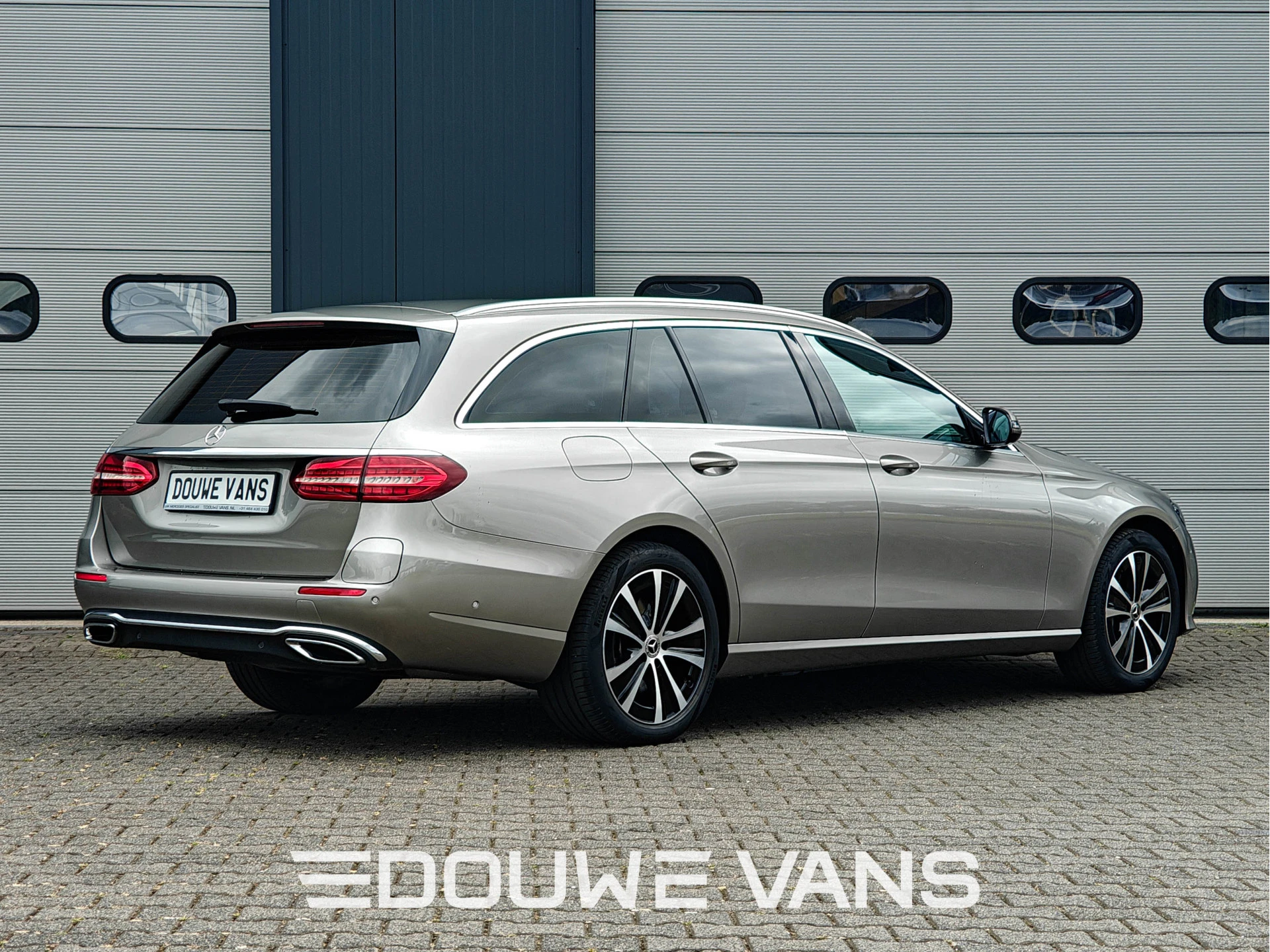 Mercedes-Benz E-Class 2022 - 300e Burmester Trekhaak Avantgarde Schuifdak Bild 5