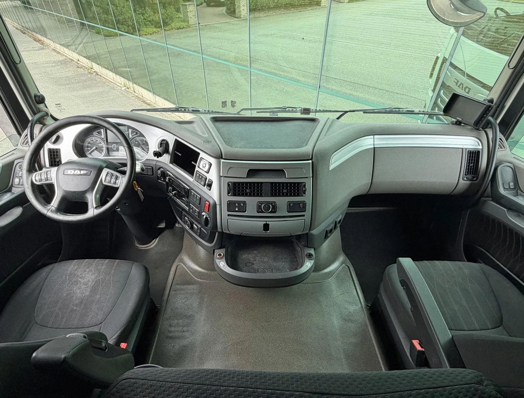 DAF XF480 2018 - FT SSC 2X TANKS PARK AIRCO ONLY 732.000 KM 2-PIECES AVAILABLE NL TRUCKS afbeelding 9