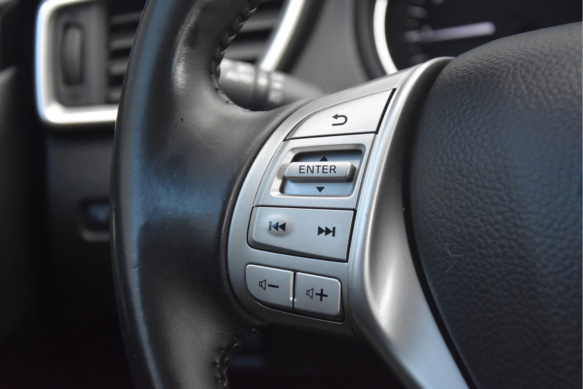 Nissan QASHQAI 2015 - 1.2 Connect Edition immagine 7