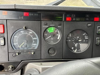 Mercedes-Benz SK 1838 V8 1995 - 4X2 steel/air top condition 0nly 372170 km original EPS image 14