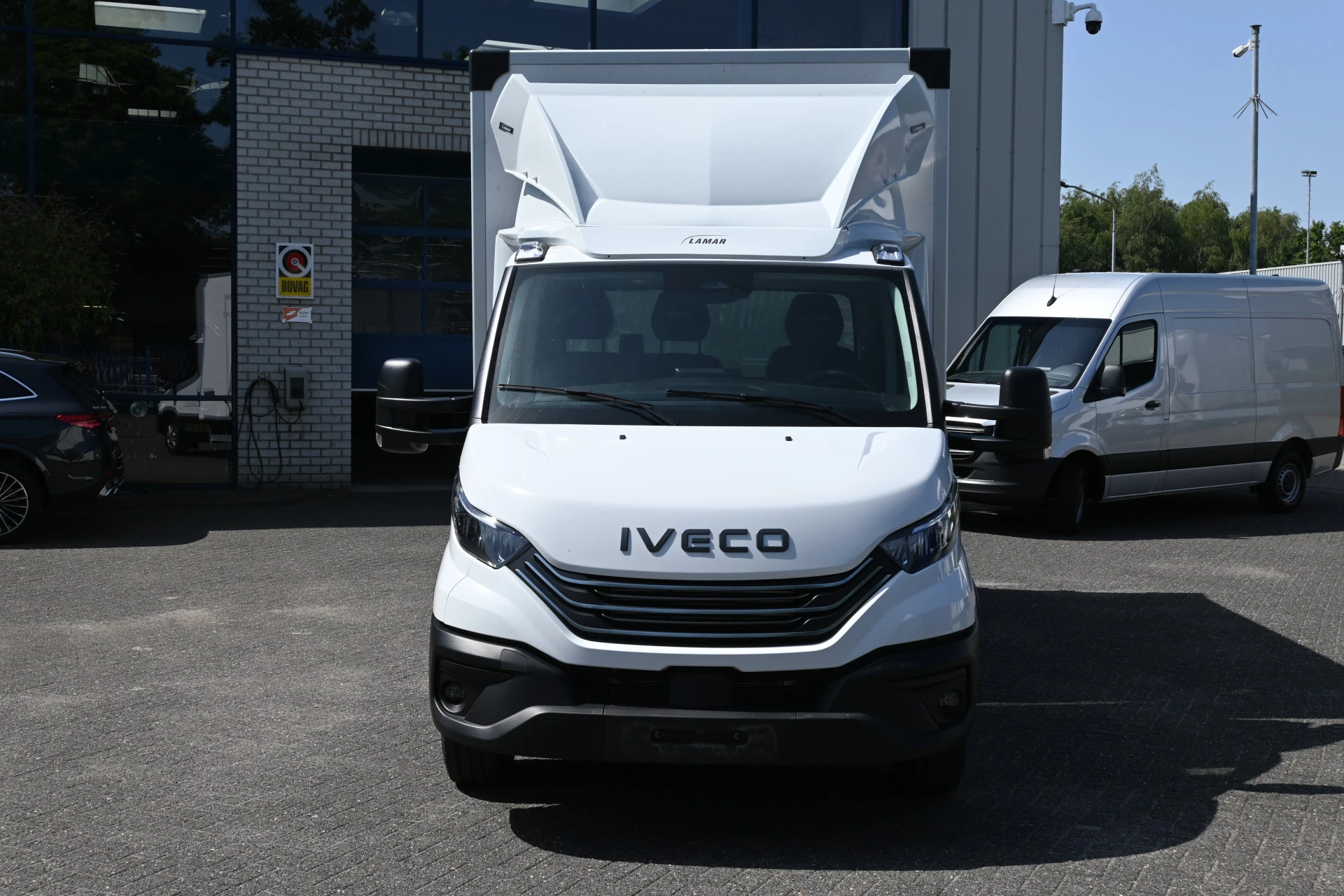 Iveco Daily 2024 - 35S18 3.0 180 pk Hi-Matic Bakwagen image 2
