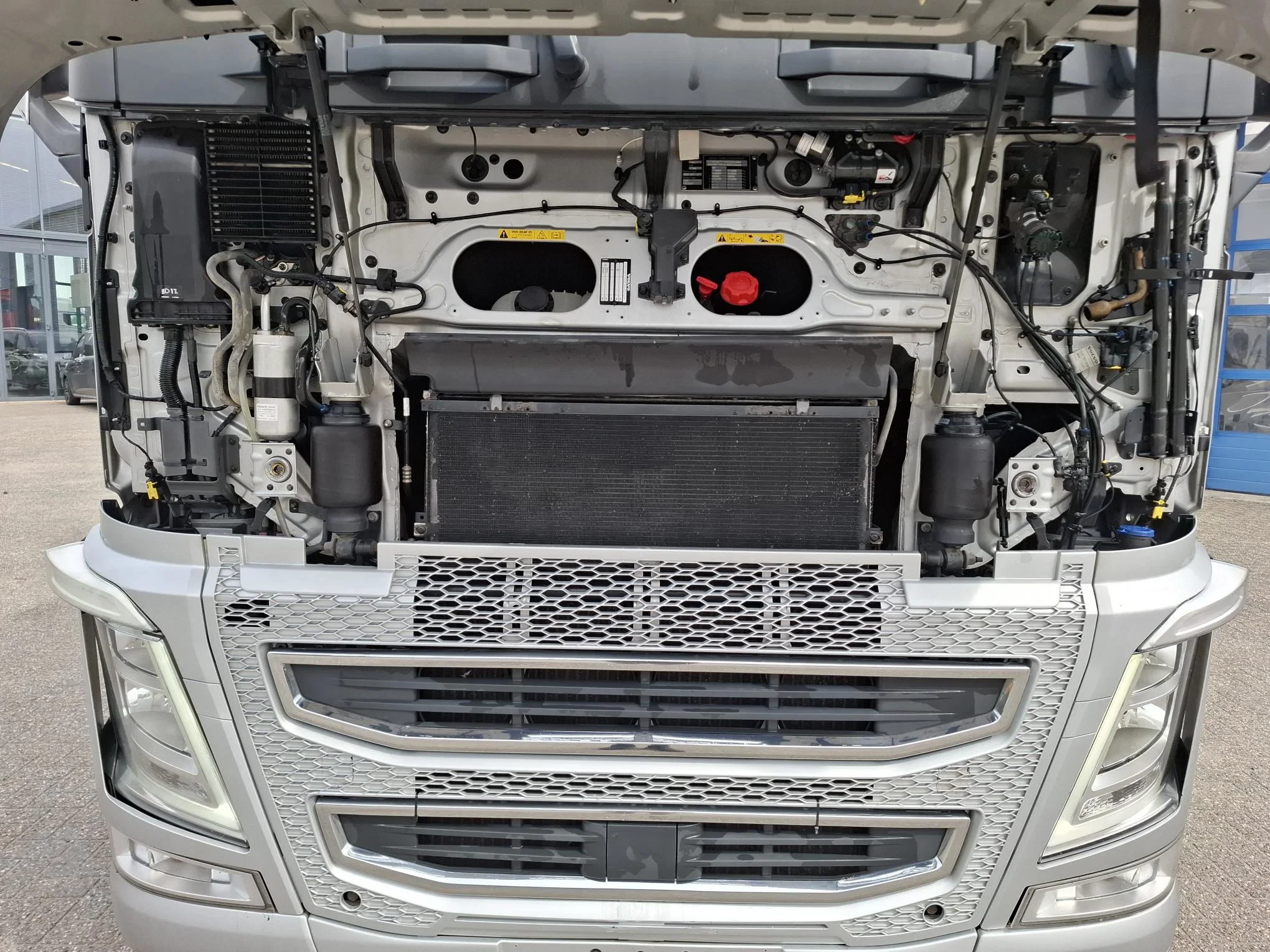 Volvo FH 2018 - FH4-460 / VEB+ / HYDRAULICS / TUV:02-02-2027 / DOUBLE TANK / SMART TACHO V2 / LWDS / FRIDGE / AUTOMATIC / EURO-6-C / 2018 imagen 7