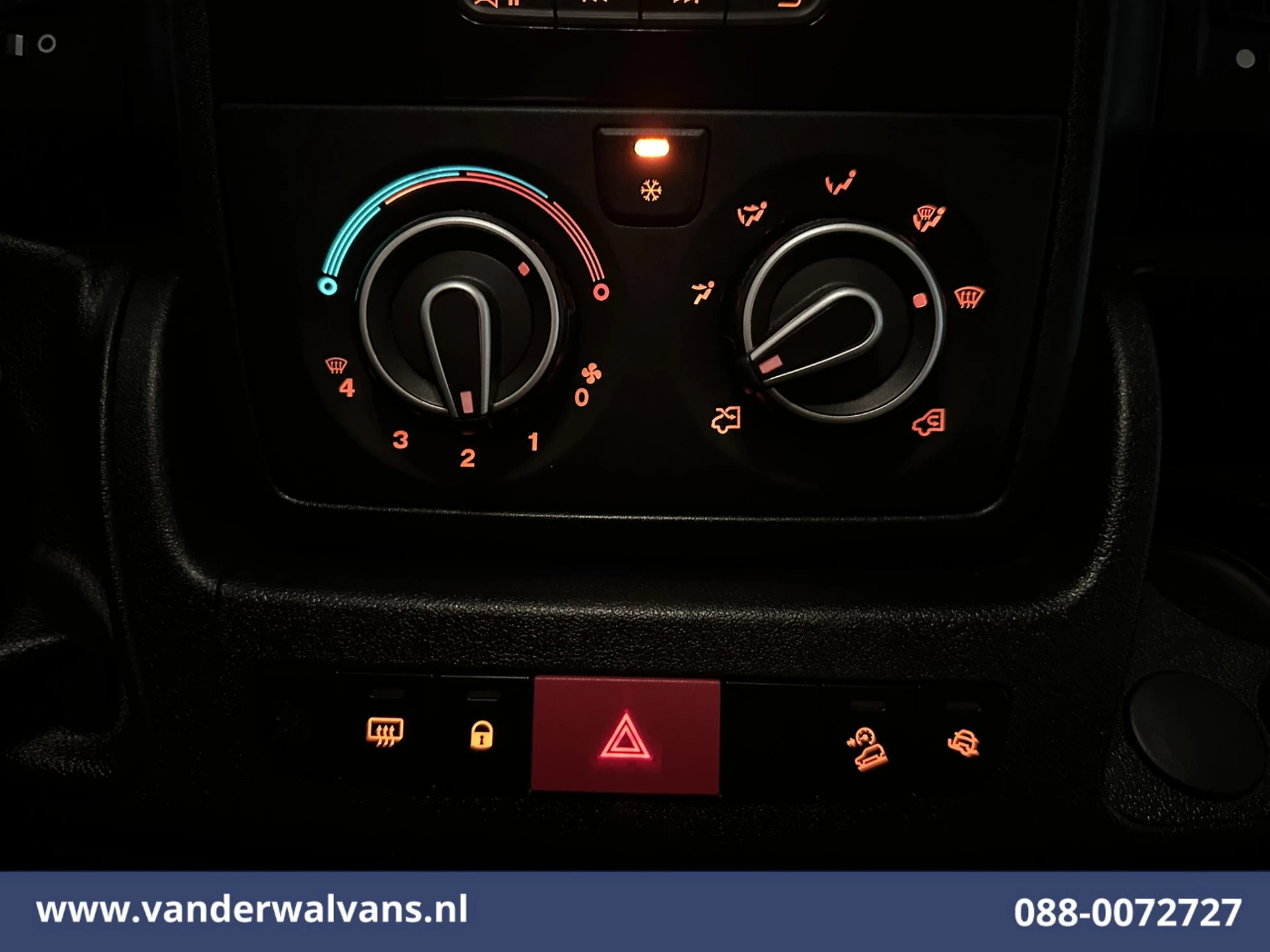 Peugeot Boxer 2022 - 2.2 BlueHDi 141pk Bakwagen 435cm Lang Laadklep Euro6 Airco | 1085kg laadvermogen | Cruisecontrol image 6