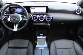 Mercedes-Benz A-Klasse 2023 - 250e AUT8 Luxury Line (FACELIFT) PANORAMADAK LEDER SFEER DISTRONIC KEY-LESS GO afbeelding 2 miniatuur