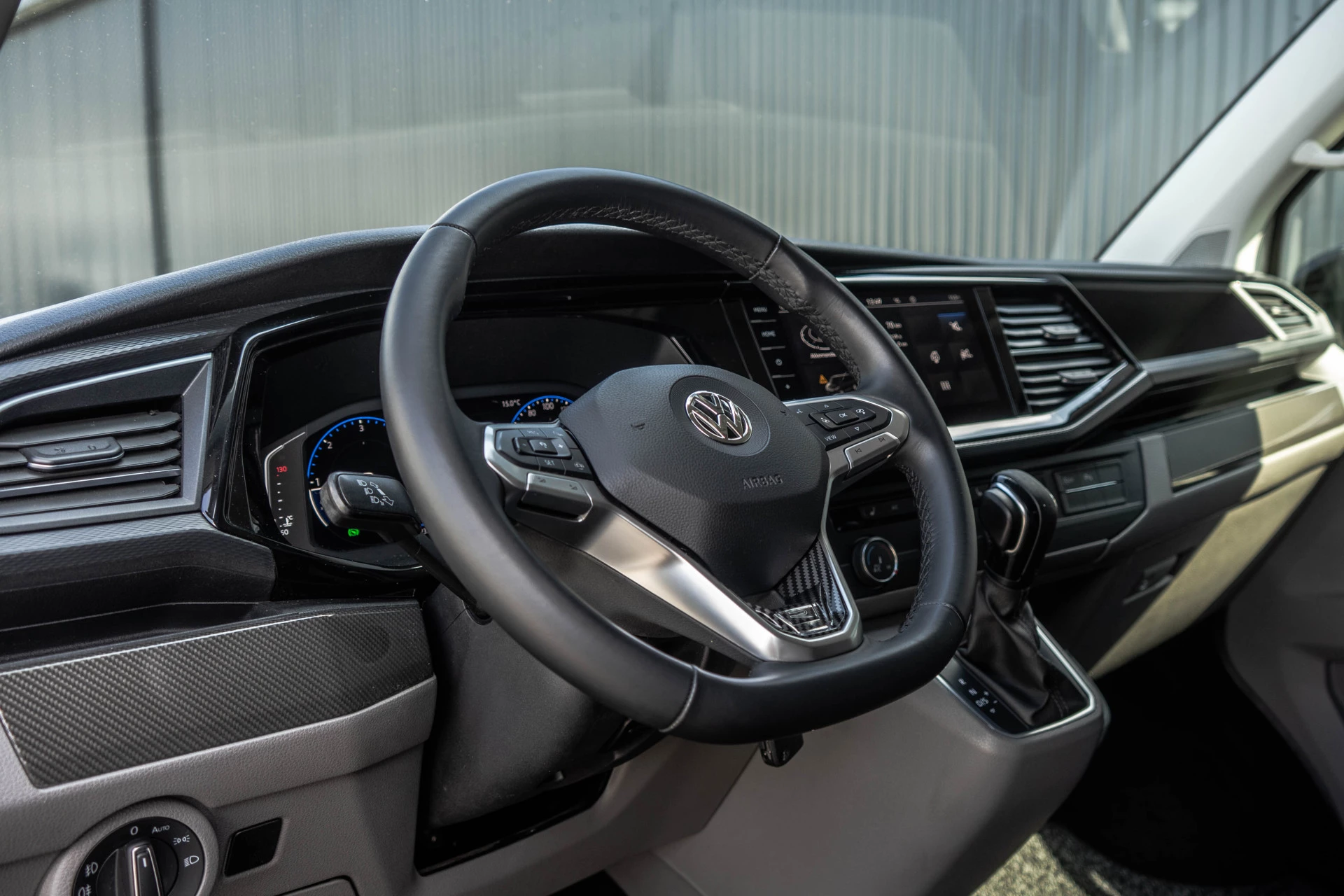 Volkswagen Transporter 2021 - T6.1 2.0 TDI L2H1 | BULLI | 150 PK | Automaat | LED | Camera | Carplay | PDC | Zijschuifdeur L+R zdjęcie 12