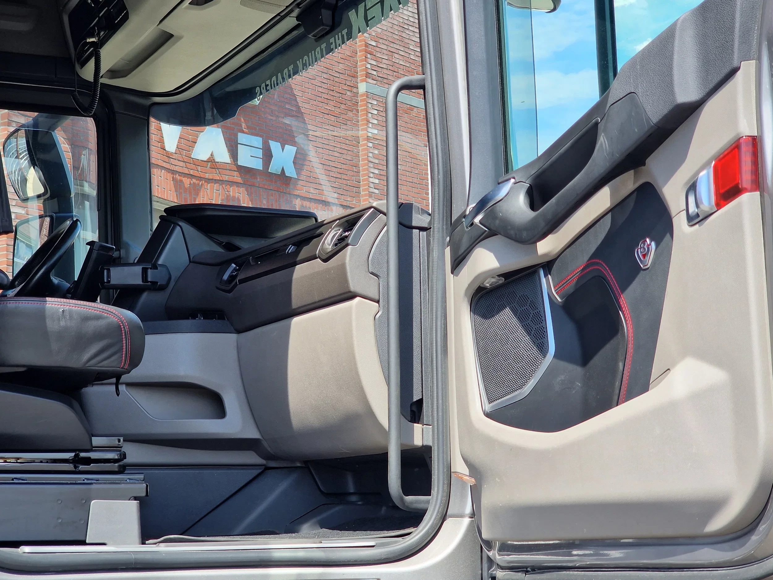 Scania S 2023 - 660S V8 NGS Highline 6x2 - Retarder - Full air - Leather - Led - Alloy wheels obrázek 23