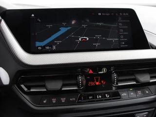 BMW 1 Serie 2023 - 118i M-Sport Automaat afbeelding 3 miniatuur