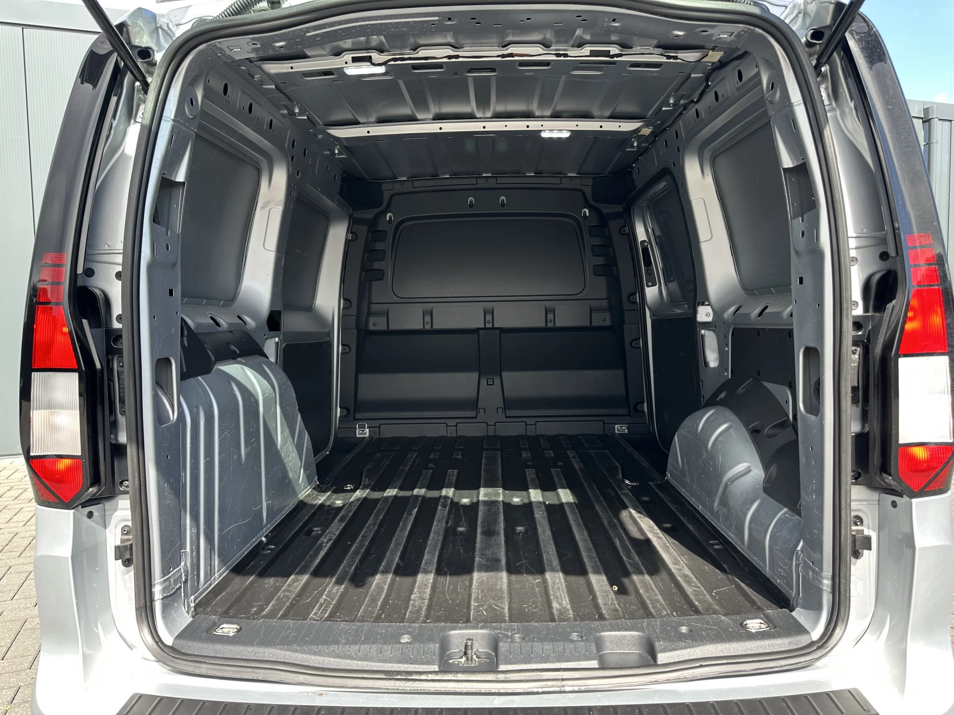Volkswagen Caddy 2024 - Cargo Maxi 2.0 TDI 122 PK DSG STYLE / AUTOMAAT / AFN. TREKHAAK / LED / ACHTERKLEP / CRUISE / AIRCO Bild 9