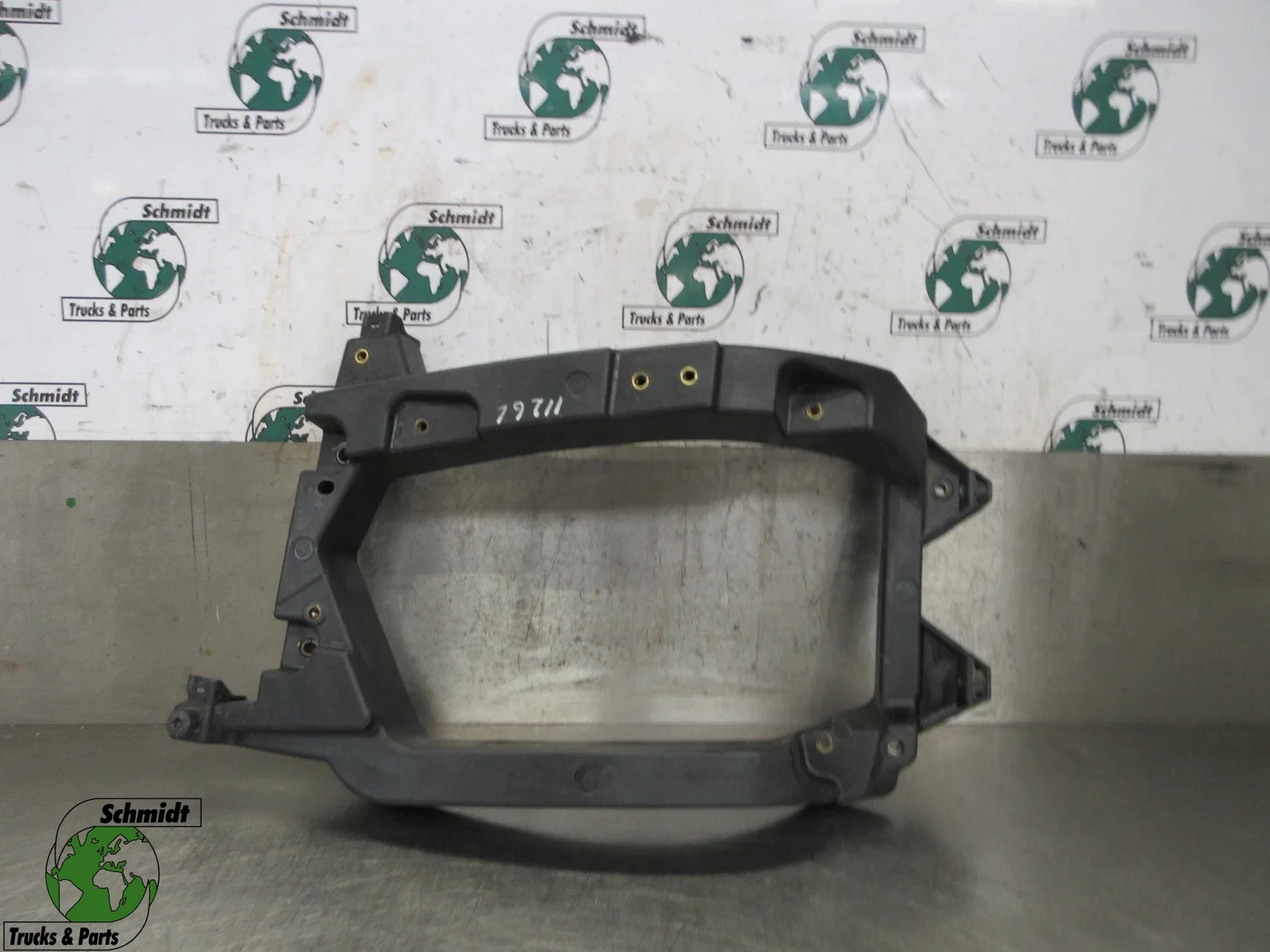 DAF - 2240686 KOPLAMP FRAME DAF XG 480 EURO 6 afbeelding 1