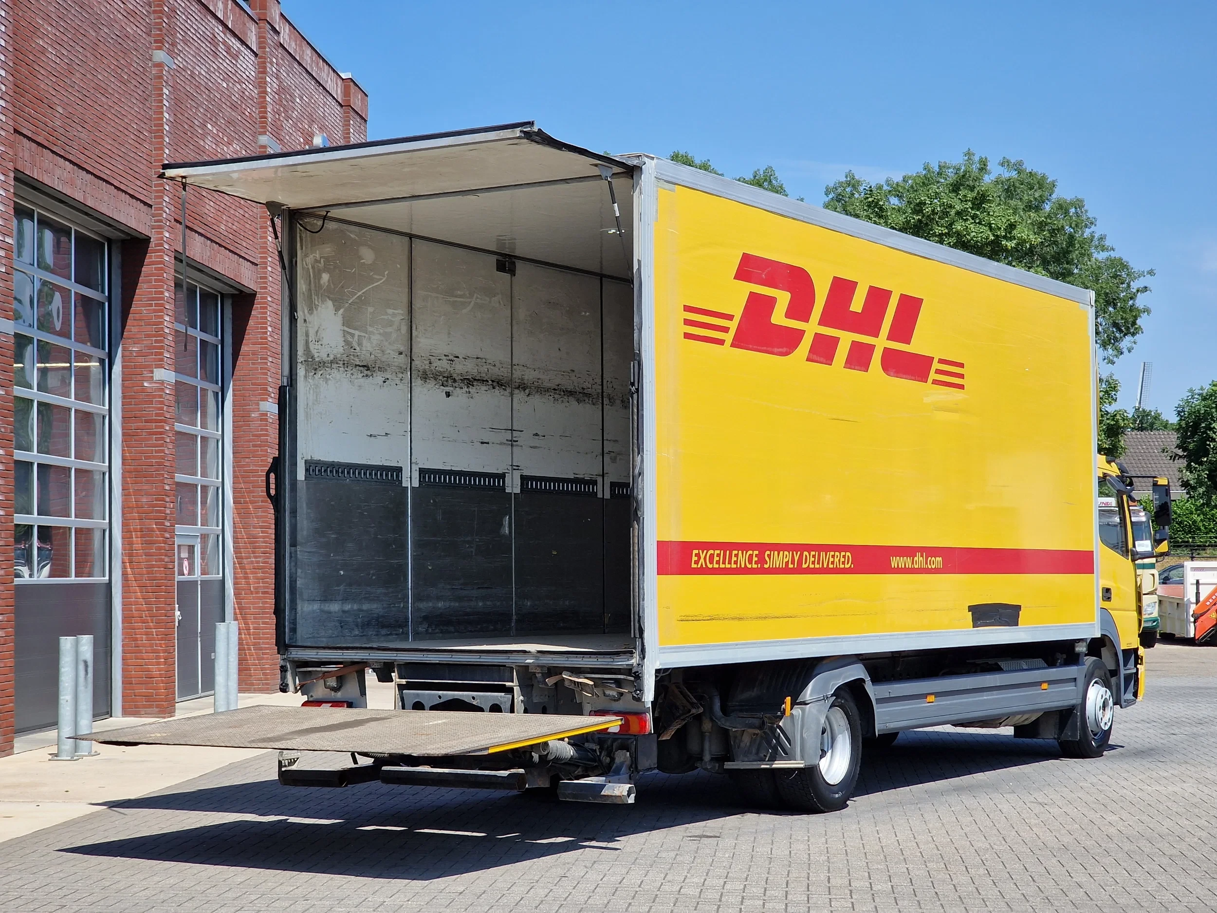 Mercedes-Benz Atego 2013 - 1223 4x2 Box with sidedoors - Loadlift - Euro 6 - Low KM - Automatic gearbox image 13