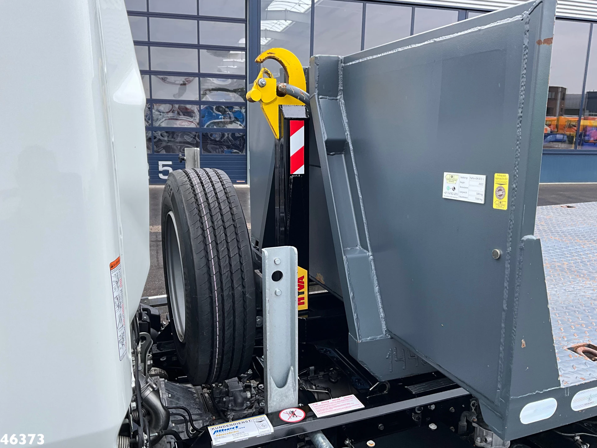 FUSO Canter 2023 - Euro 6 Hyvalift 5 Ton haakarmsysteem + Flatbedcontainer Just 44.417 km! obrázek 8