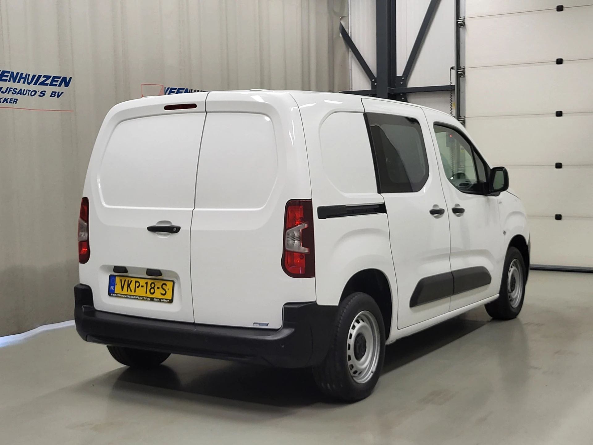 Peugeot Partner 2021 - 1.2PureTech 111pk Benzine! Bild 3