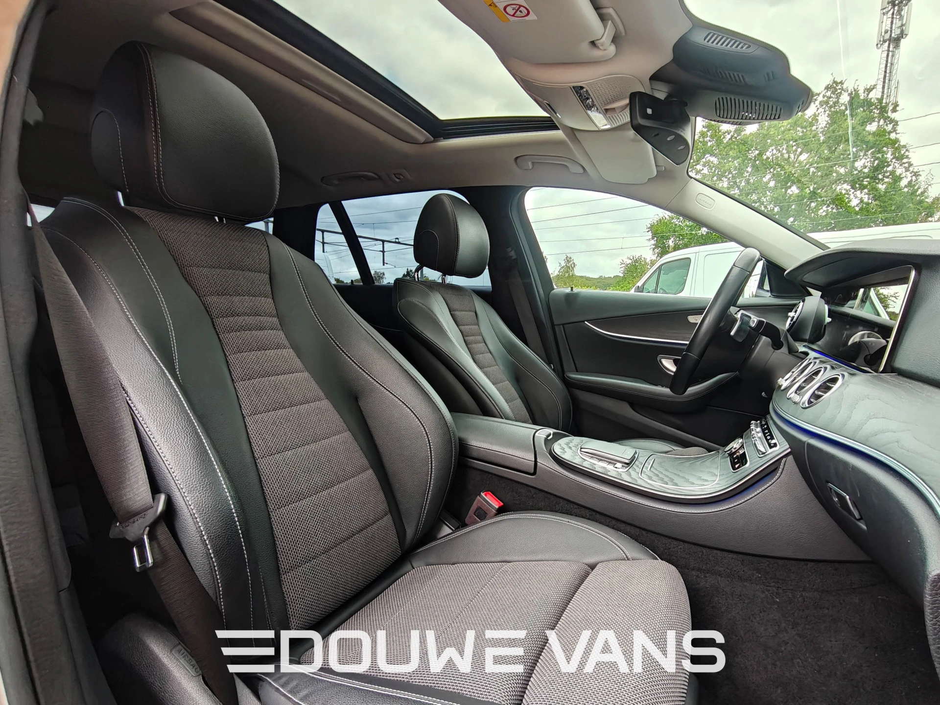 Mercedes-Benz E-Class 2022 - 300e Burmester Trekhaak Avantgarde Schuifdak Bild 12