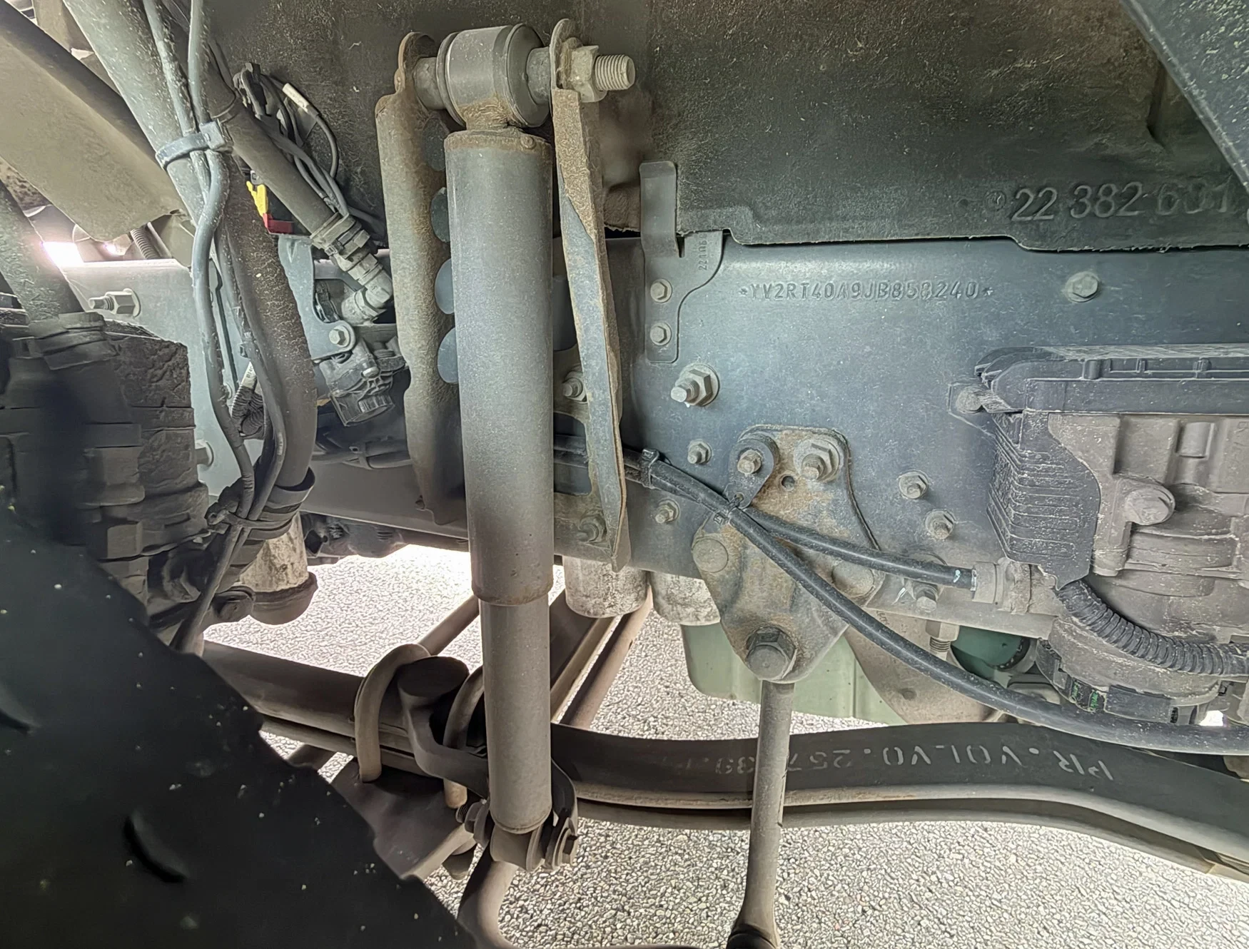 Volvo FH 2018 - 13.500 EURO 6 ONLY 712.000 KM 2X TANKS DAMAGED ON LEFT SIDE HOLLAND-TRUCK afbeelding 18