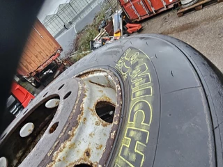 MICHELIN 280/75 R 22.5 TERMNAL TRACTOR TIRE EXTRA HEAVY DUTY. 2015 - N/A image 1
