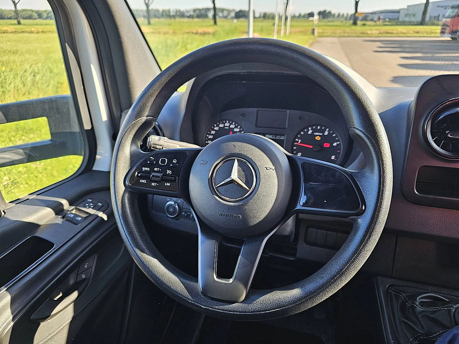 Mercedes-Benz Sprinter 2022 - 317 image 10