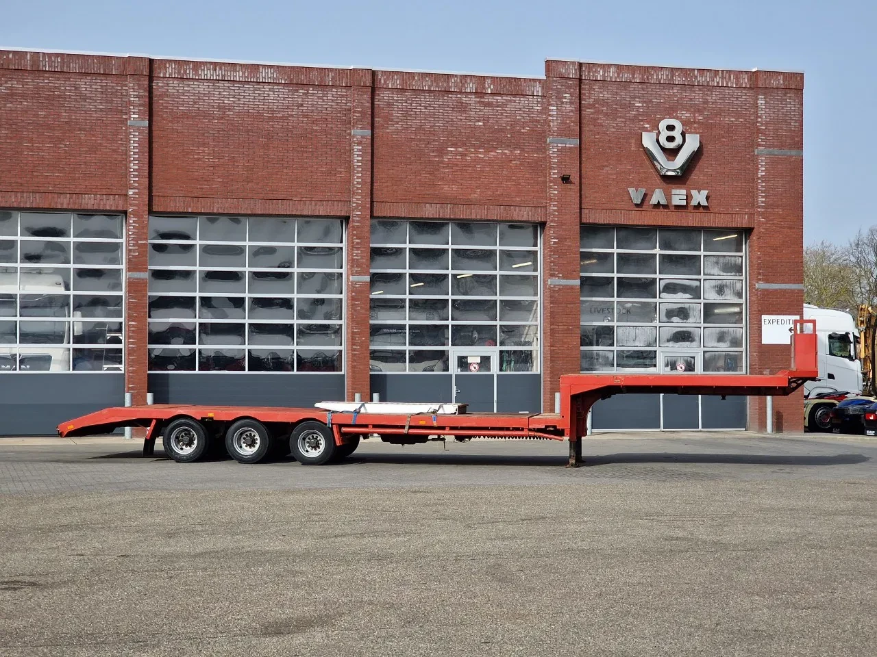 Van Hool SZ-302 1978 - Low loader - 3 axle - Ramps - Extendable - Steel suspension image 10