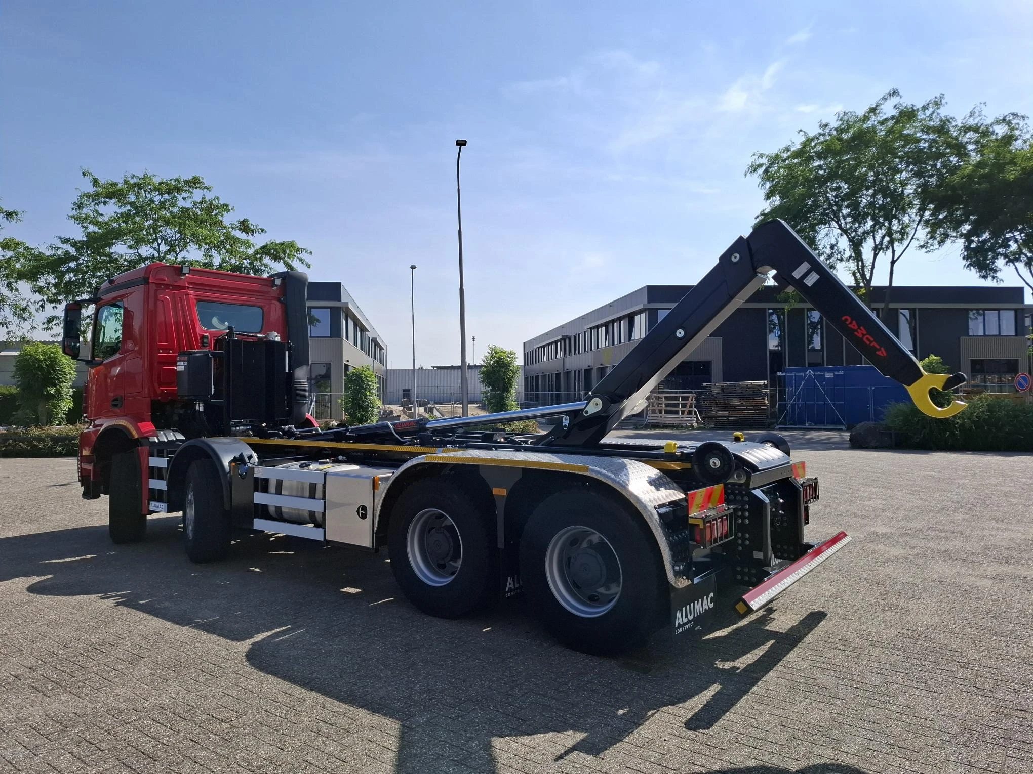 Mercedes-Benz Arocs 3242 2024 - / 8X4 / HIAB 25TON HOOKLIFT / !! 35539 KM!! / TOP CONDITION / BIG AXLE / FRIDGE / SMART TACHO / AUTOMATIC / EURO-6 / 2024 immagine 4