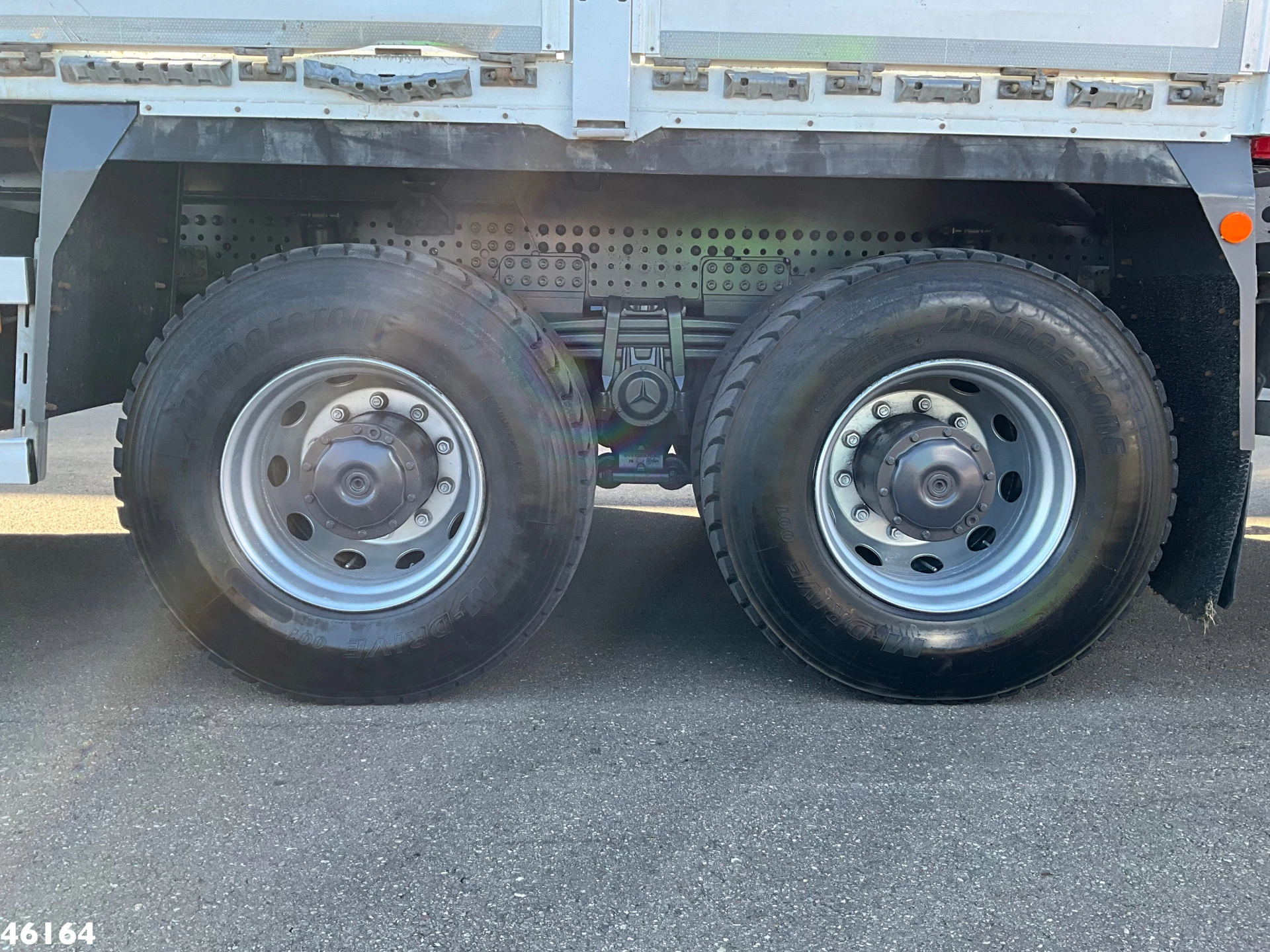 Mercedes-Benz Arocs 3345 6x6 Fassi 45 Tonmeter laadkraan Just 101.867 km! 2019 imagem 16