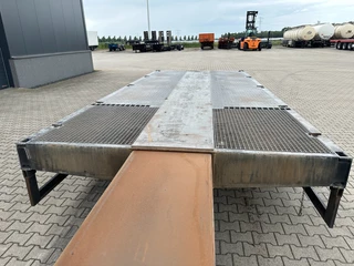 Broshuis N/A 2017 - 3ABSD Lowloader 3-axle / GVW: 59.000kg / Neck: 23.000kg / hydraulic steering + ramps + loading table / 4.60m extendable / winch / liftaxle image 72