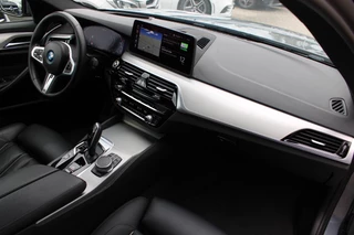 BMW 5 Series 2022 - 520e M-SPORT SCHUIFDAK LEDER MEMORY CARPLAY HEAD-UP obrazek 12
