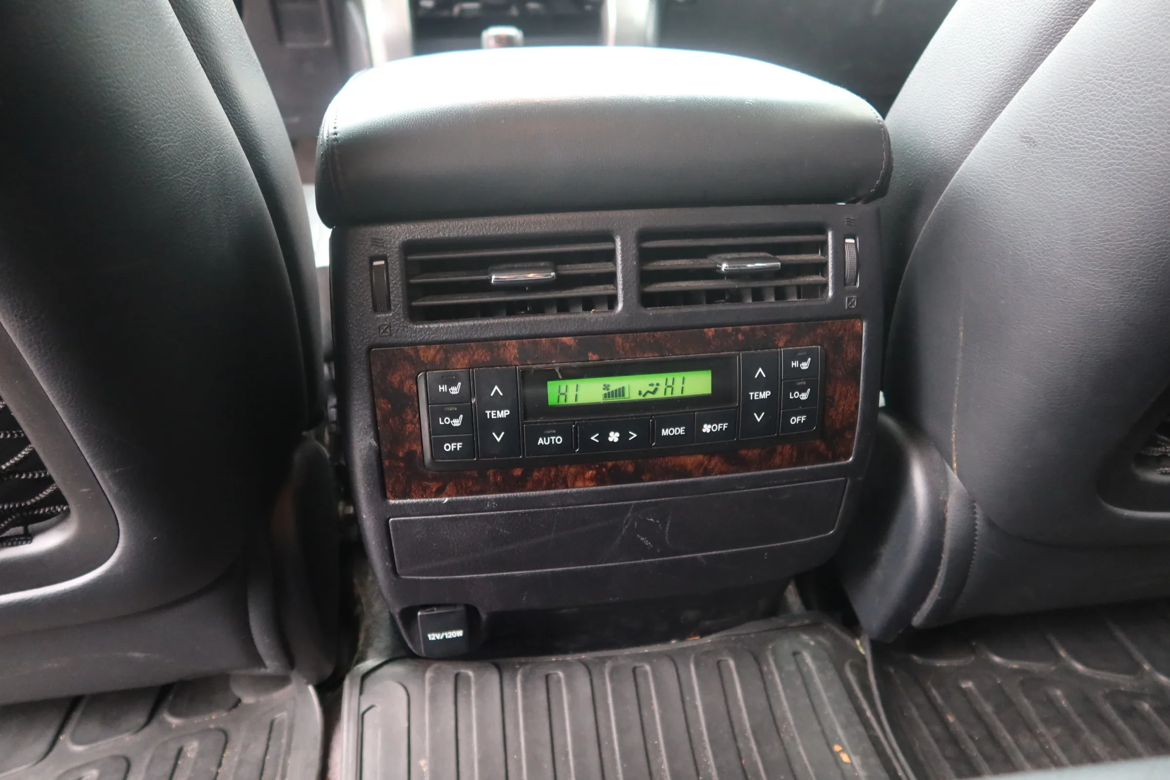 Toyota Land Cruiser 2016 - (200 SERIES) V8 200 5.5 Executive 7 persoons. Luchtvering. €42.500.- Marge immagine 28