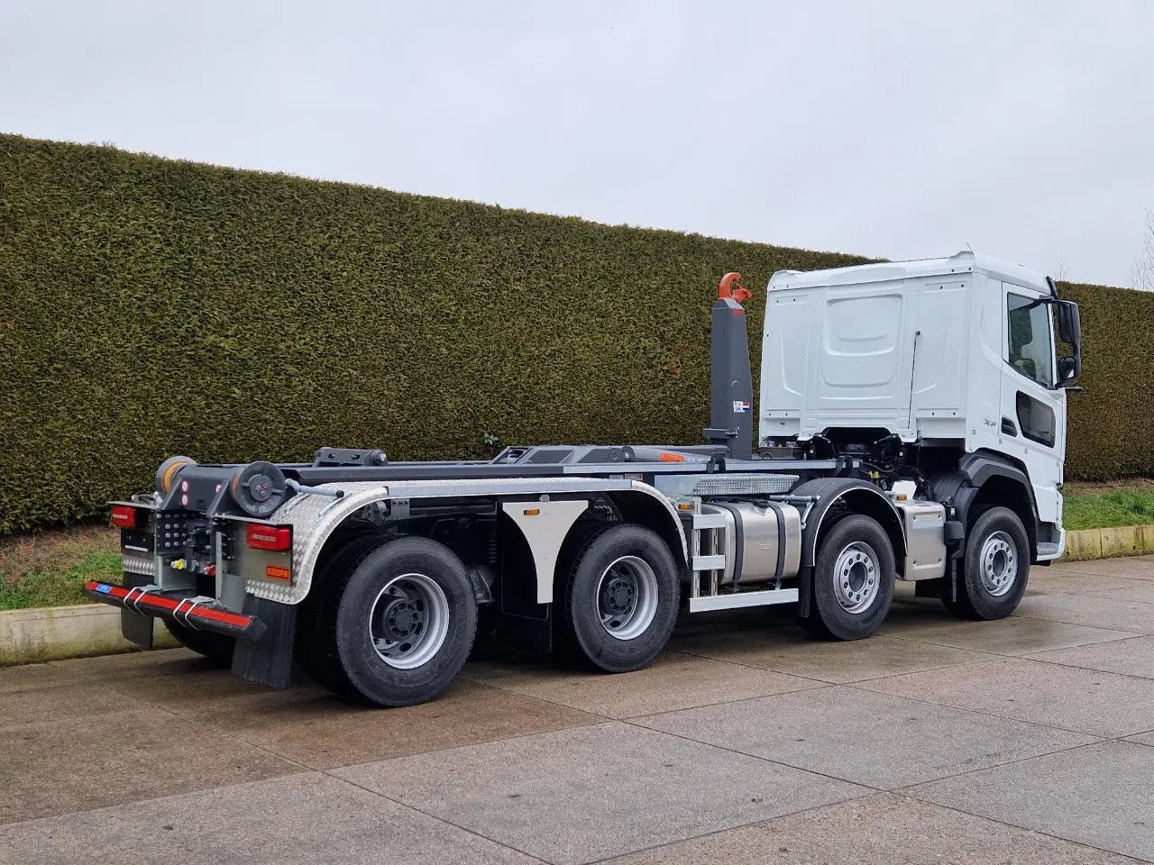 DAF XF 530 2026 - 8x4 WSG met 30-tons VDL 660 S haakarm systeem image 3