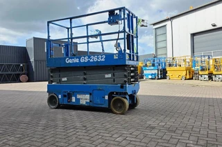 Genie 2011 - GS2632 Electric, 10m Working Height, Non Marking T immagine 3 miniatura