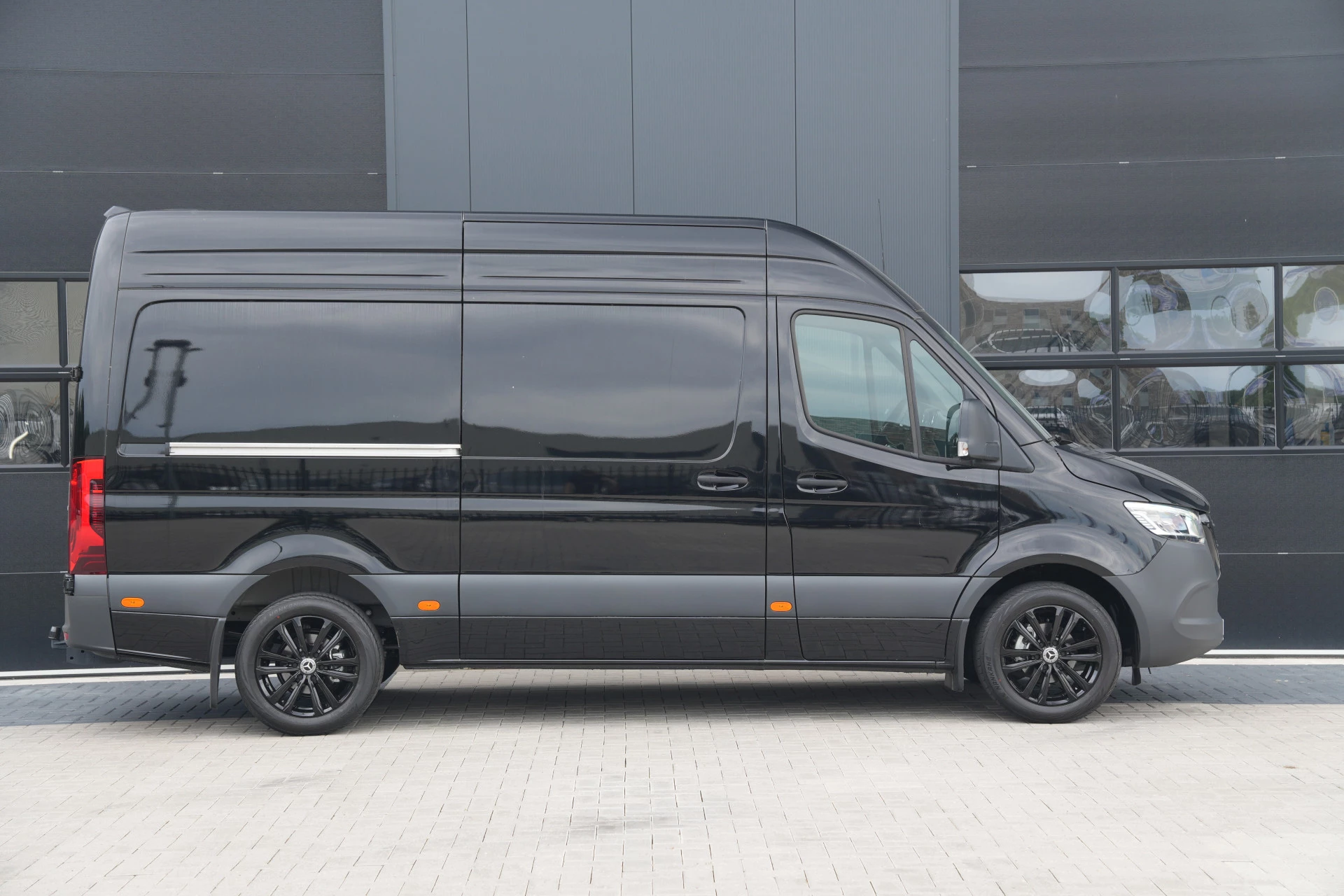 Mercedes-Benz Sprinter 2024 - 317CDI L2H2 Select - LED - Mbux 10 - 3.5t Trekhaak - Geveerde Stoel - Betimmering - Camera - Carplay - Blind spot - Cruise - Rijklaar obrázek 4