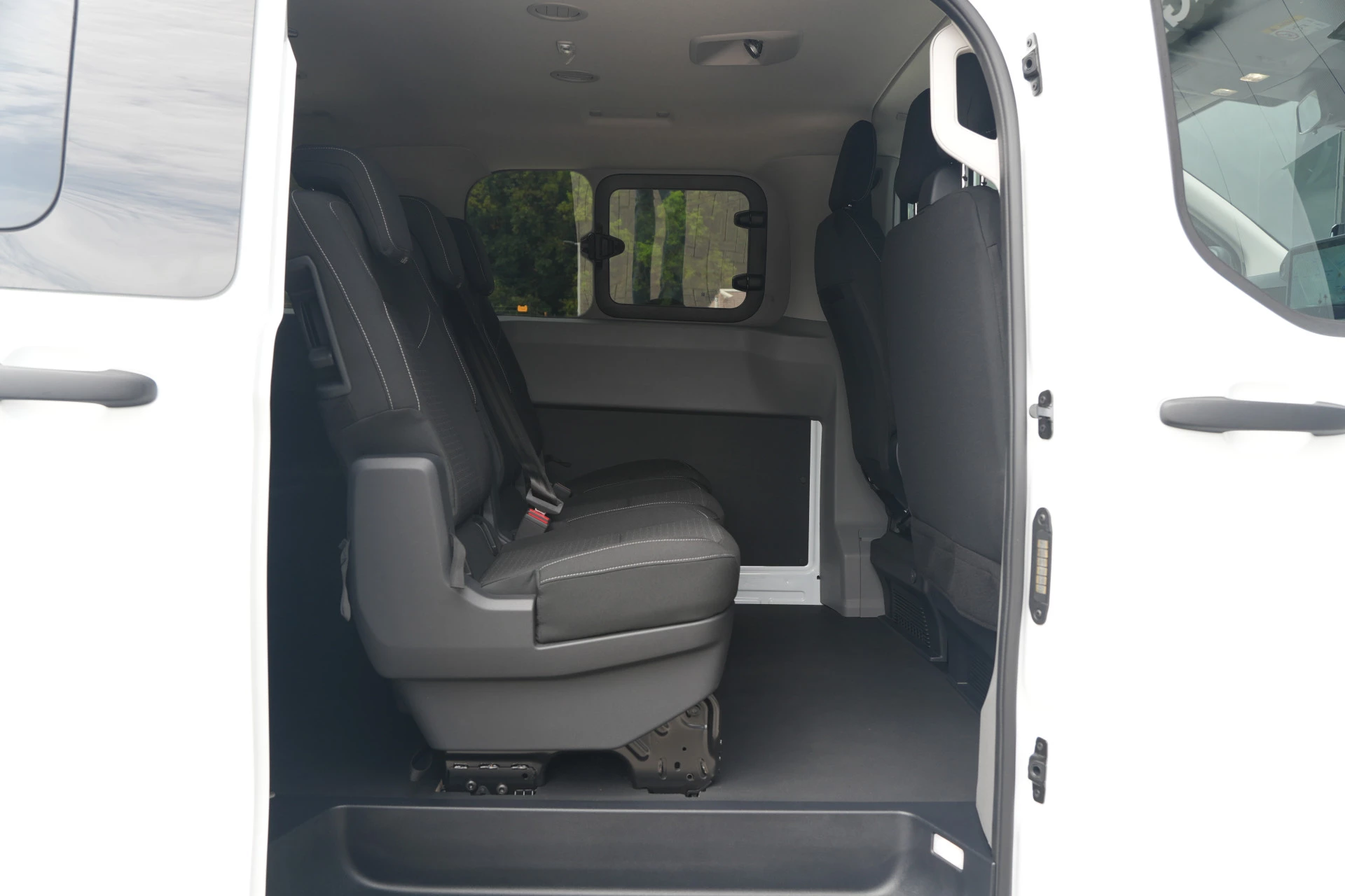 Ford Transit Custom 2026 - 340 2.5 PHEV L2H1 Kombi Trend 9 zits - Carplay - Camera - Navigatie - Airco achterin - Cuise - Rijklaar afbeelding 13