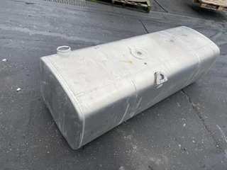 DAF N/A 2023 - 2198106 BRANDSTOFTANK 690 LTR (199.5X67.5X58 CM) imagem 2