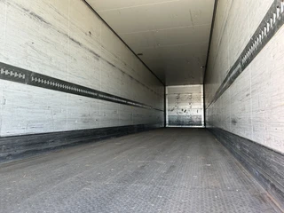 Schmitz Cargobull SKO 24 2008 - / Box / Loadlift 2500 kg image 3 thumbnail