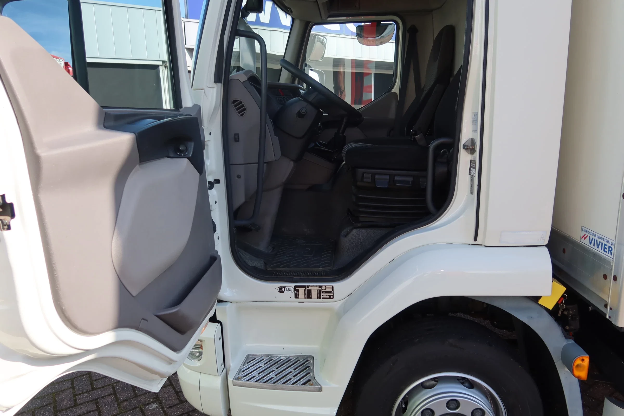 DAF LF 250 2016 - LF250 FA Schuifzeil +Dhollandia 1500 kg afbeelding 9