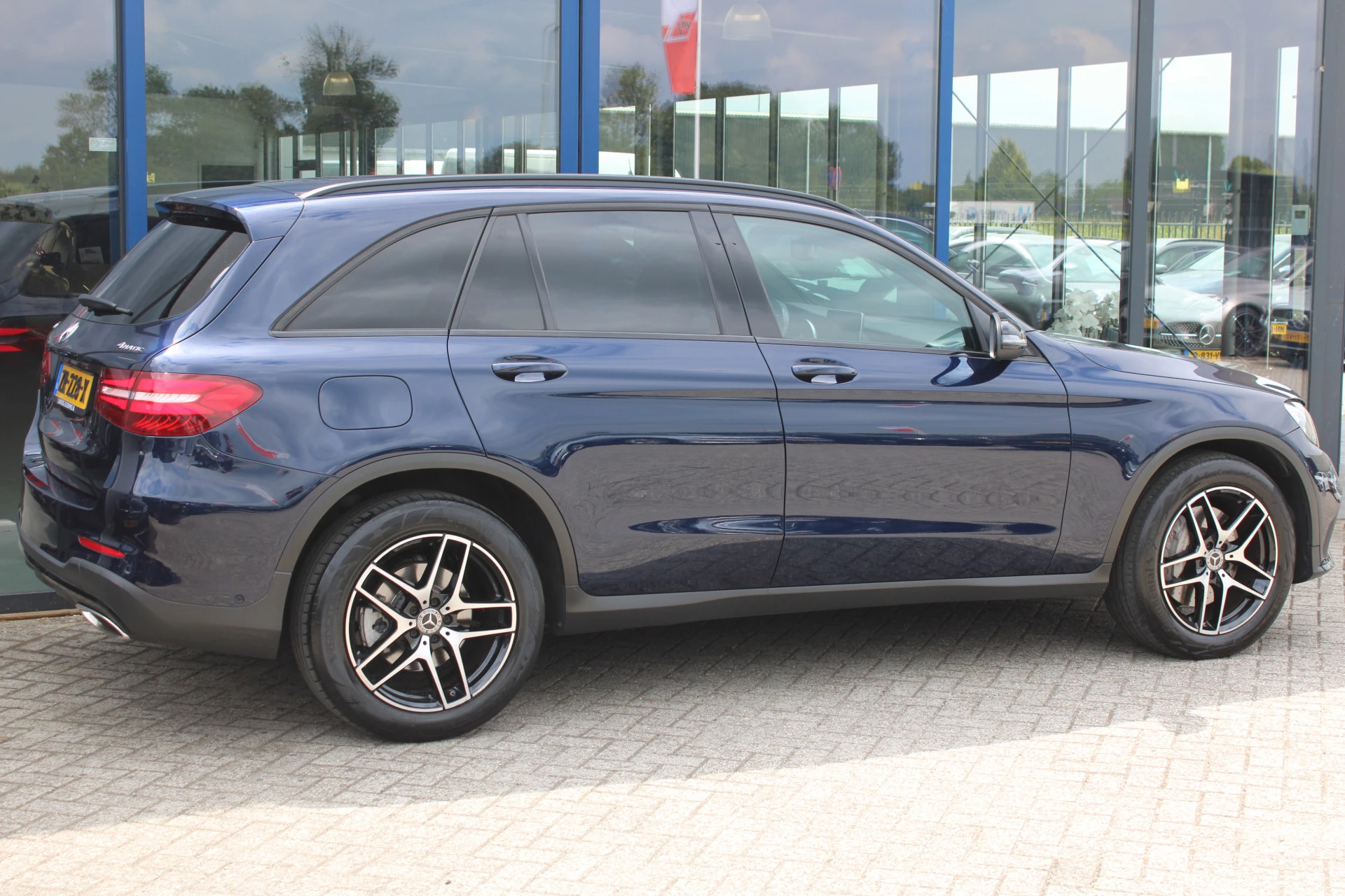 Mercedes-Benz GLC 2019 - 250 4MATIC AMG LINE NIGHT PAKKET COMAND CARPLAY <<NL AUTO>> afbeelding 8