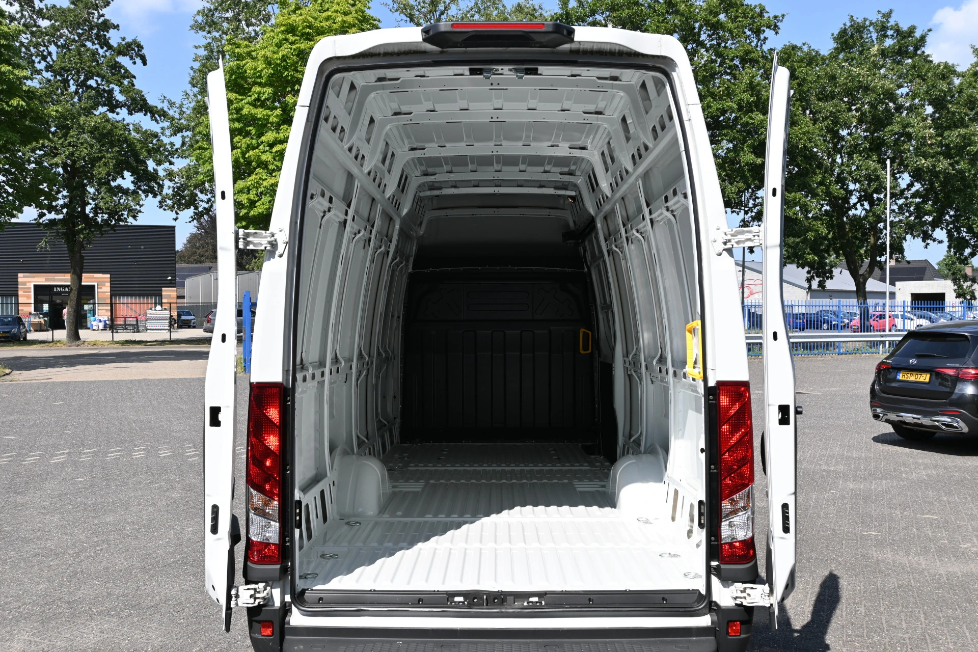 Iveco Daily 2024 - 35S18 L4H3 Maxi 3.0 180 pk Hi-Matic image 12