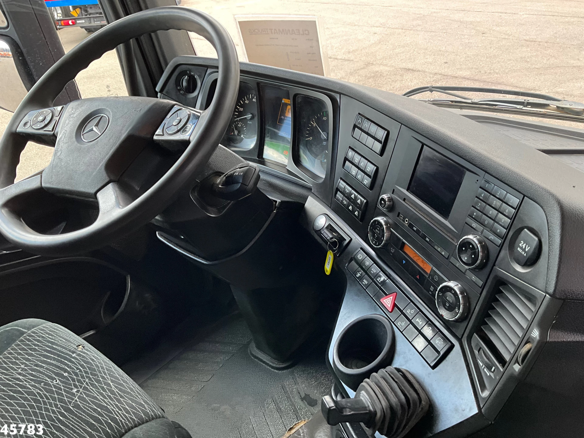 Mercedes-Benz Arocs 3251 8x4 Euro 6 HMF 26 Tonmeter laadkraan 2016 afbeelding 12