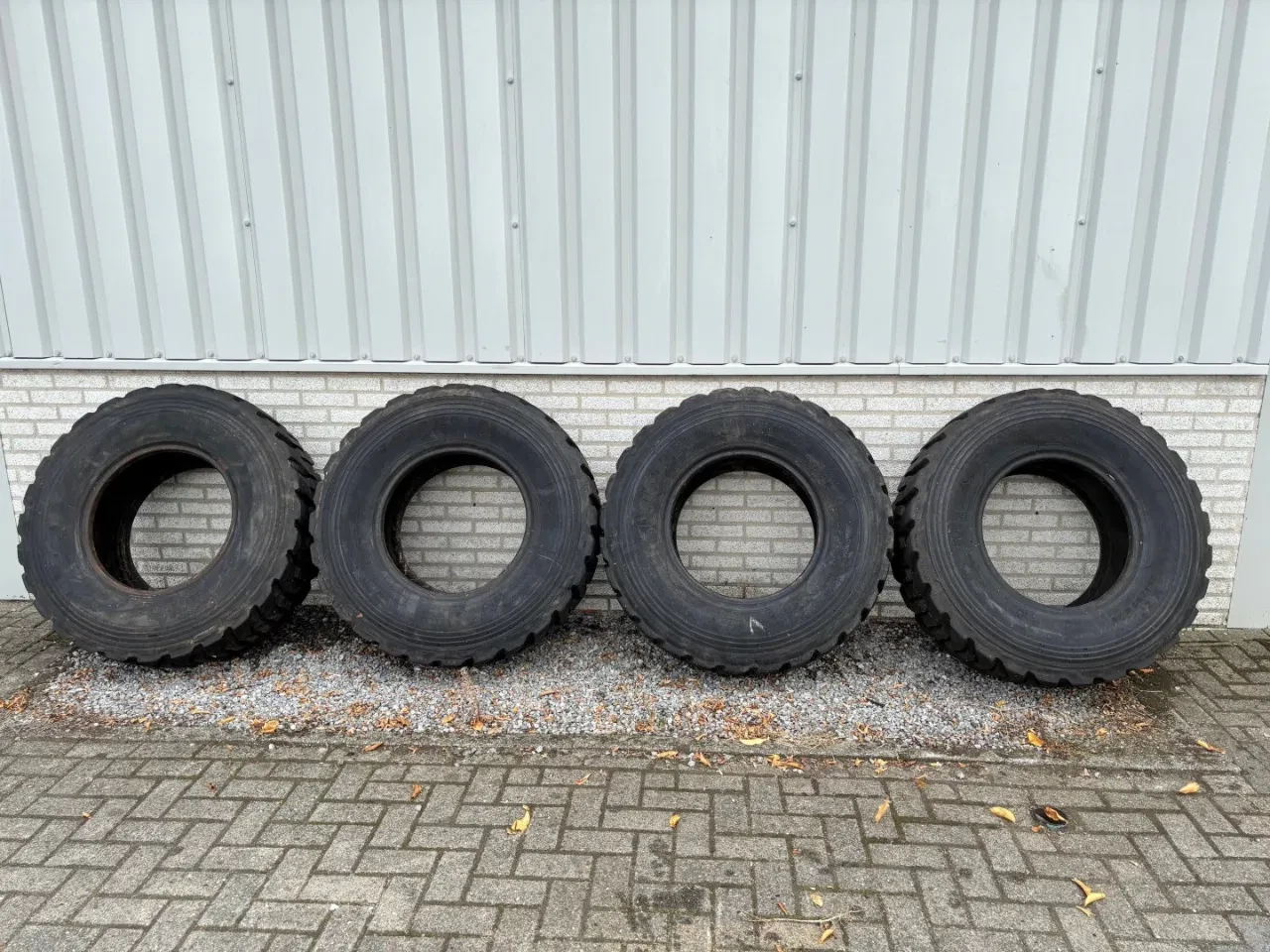 Michelin - Used 335/80R 20 XZL (set of 4) Bild 2