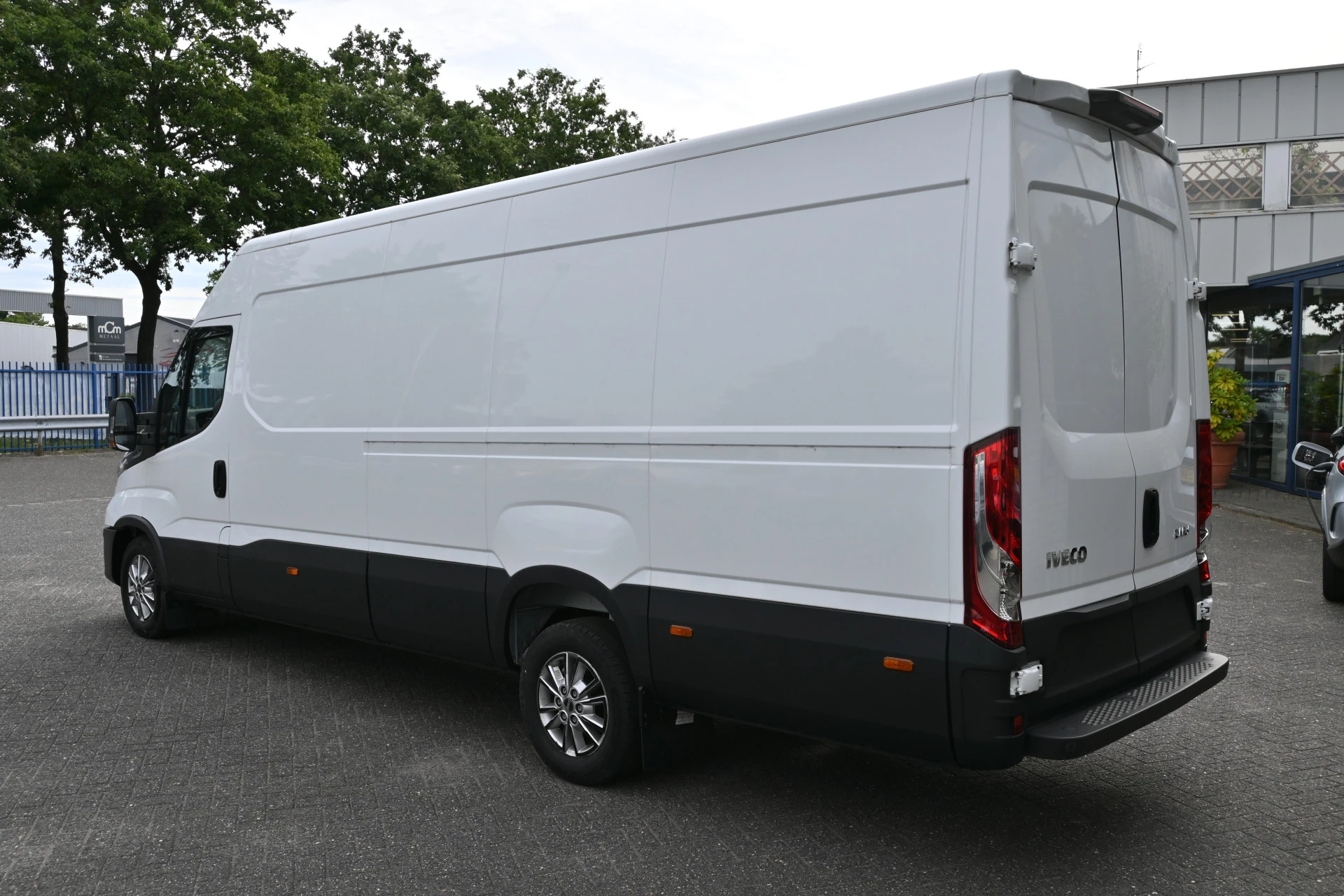 Iveco Daily 2023 - 35S18 3.0 180 pk L4H2 Maxi Hi-Matic obrázek 11