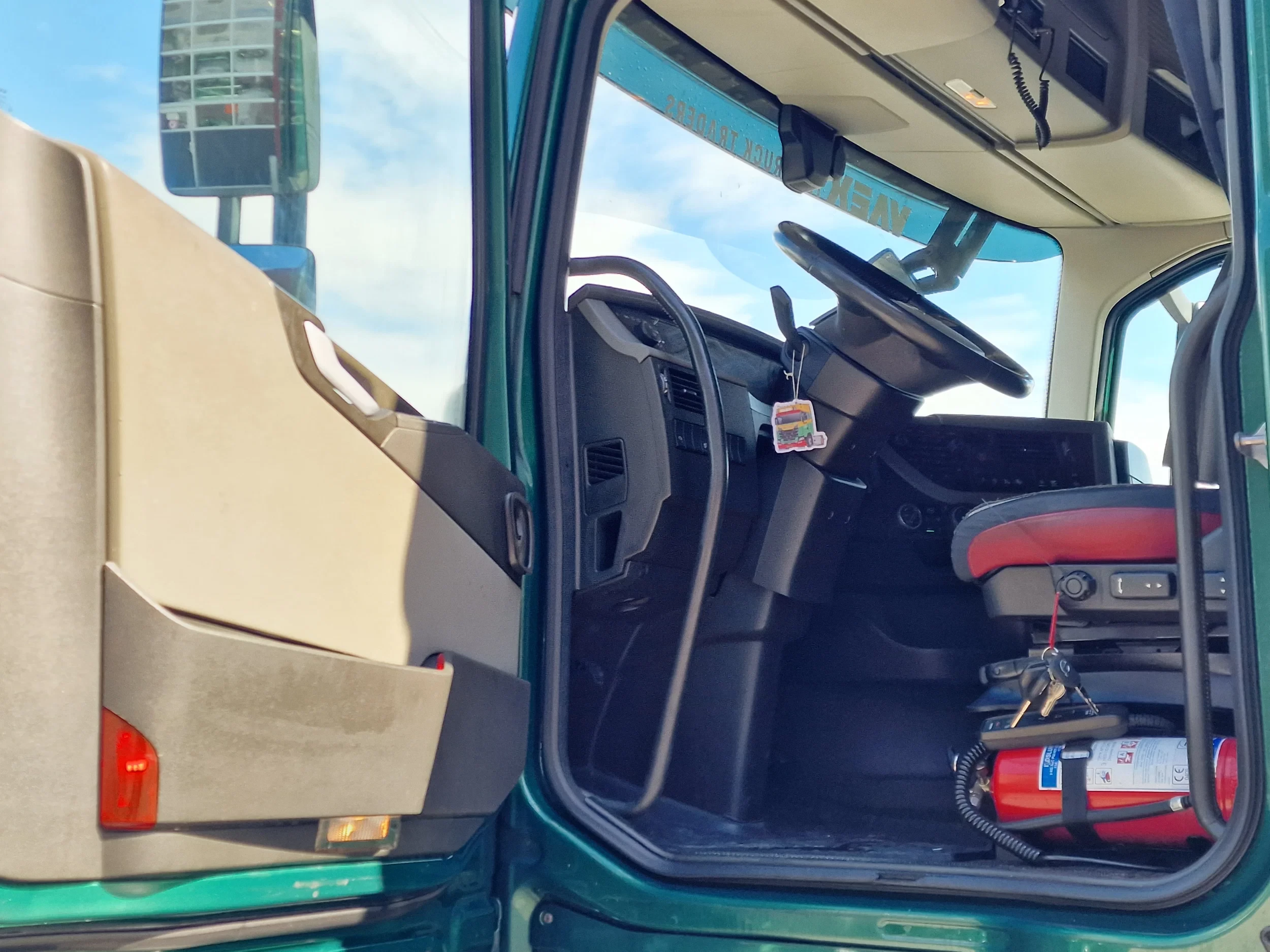 Volvo FH 2019 - 13.460 Globetrotter 4x2 - ADR - Chassis cover - Alloy - Navi Bild 9
