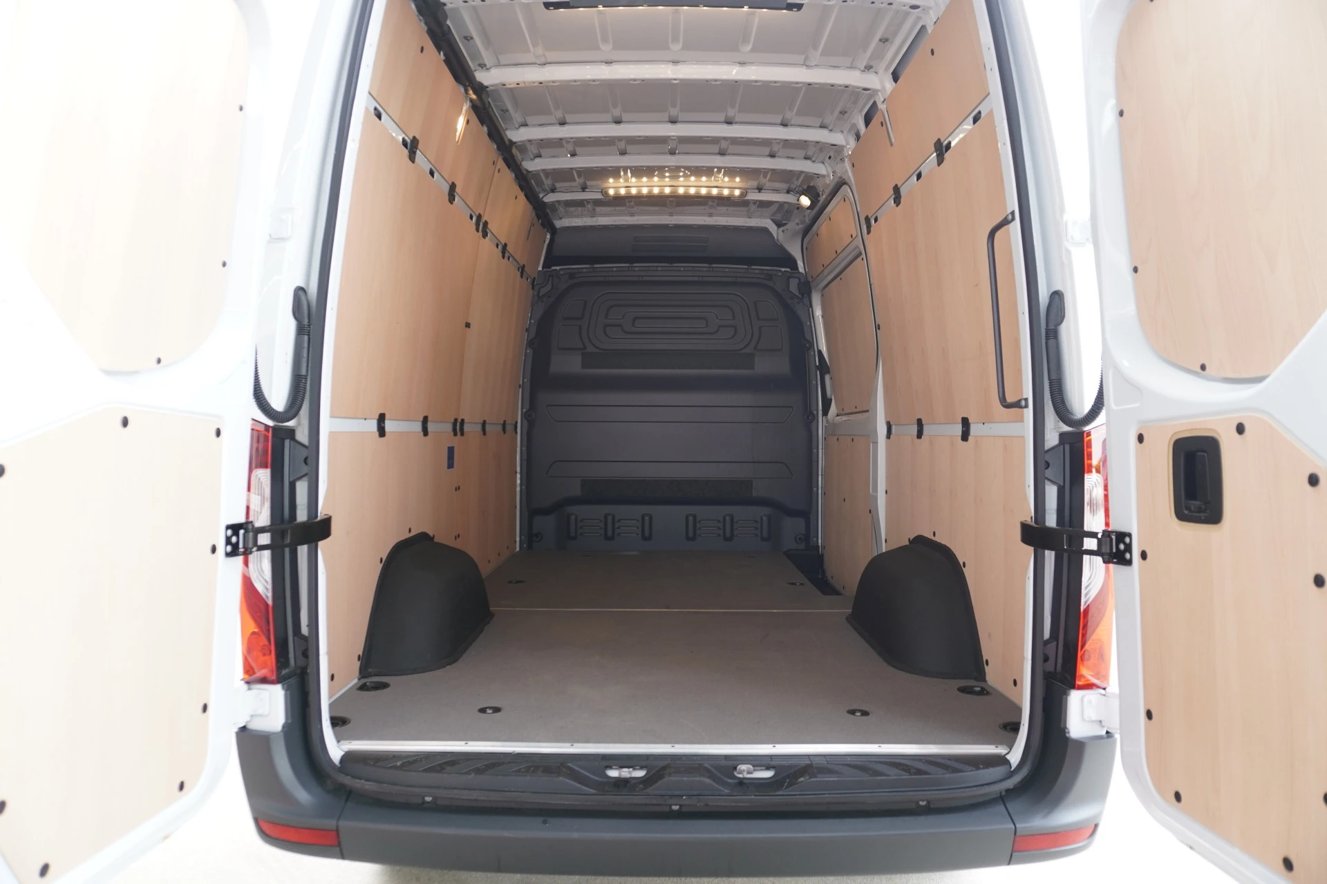 Mercedes-Benz Sprinter 2024 - 319 CDI 191PK L2H2 RWD Pro Automaat obrázek 12