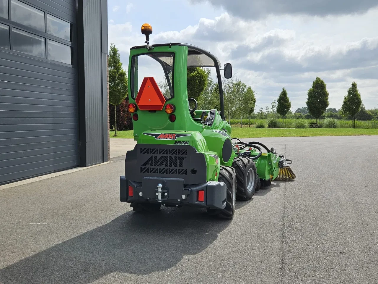 Avant 2025 - 645i Rental mini-shovel afbeelding 5